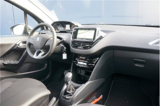 Peugeot 208 - Allure 82 pk Navigatie | Parkeersensoren | Climate Control - 1