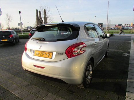 Peugeot 208 - 1.2 VTi Envy NAV/ECC/PDC/CRUISE/BLUETOOTH - 1