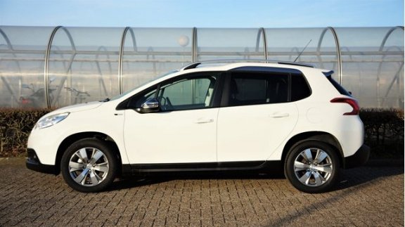 Peugeot 2008 - 1.2 PureTech 82pk Style *navi, trekhaak, bluetooth - 1