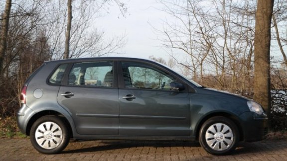 Volkswagen Polo - 1.2 Optive - 5deurs - Airco - Elek. pakket - Vol opties - Inruil mogelijk - 1