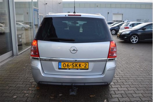 Opel Zafira - 1.8 Cosmo / Stoelverwarming / Trekhaak / Navi / 7Persoons - 1