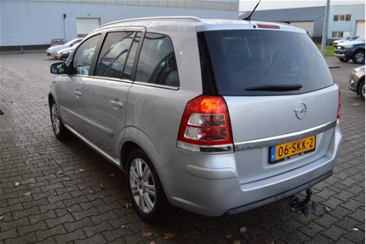 Opel Zafira - 1.8 Cosmo / Stoelverwarming / Trekhaak / Navi / 7Persoons - 1