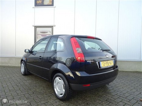 Ford Fiesta - 1.3 Ambiente * Apk keuring t/m 18 December 2020 - 1