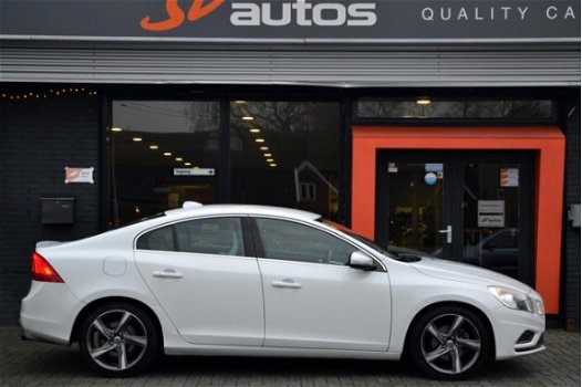 Volvo S60 - 1.6 D2 R-Design 18 inch NLauto Navi Led Clima Cruise - 1