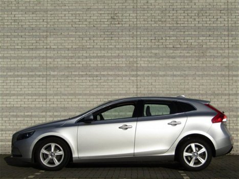 Volvo V40 - D2 Momentum - 1