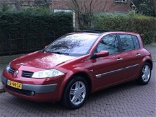 Renault Mégane - 2.0-16V AUTOMAAT/GLAZENDAK/NAVI/APK 11-2020