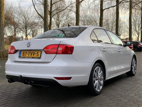 Volkswagen Jetta - 1.2 TSI Comfortline *Nieuwstaat* Pano Dak - 1