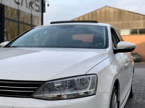 Volkswagen Jetta - 1.2 TSI Comfortline *Nieuwstaat* Pano Dak - 1