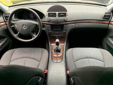 Mercedes-Benz E-klasse - 200 K. Classic 3e Eigenaar Airco NAP APK 1 Jaar - 1