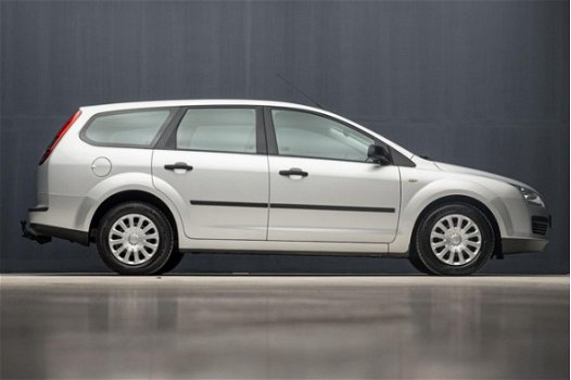 Ford Focus Wagon - 1.6-16V Champion Sport (CRUISE, NIEUWE APK, AIRCO, TREKHAAK, SPORTSTOELEN, ELEK. - 1