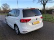 Volkswagen Touran - 2.0 TDI DSG Auto NW Model 2016 wit - 1 - Thumbnail