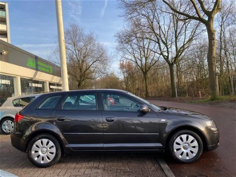 Audi A3 Sportback - 1.6 FSI Attraction Pro Line 2e Eigenaar/Nieuwe Apk/Airco/Elec Ramen - 1