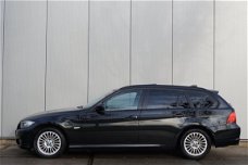 BMW 3-serie Touring - 318i High Executive | Automaat | Panorama | Navigatie | Xenon | Bluetooth