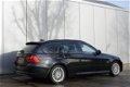 BMW 3-serie Touring - 318i High Executive | Automaat | Panorama | Navigatie | Xenon | Bluetooth - 1 - Thumbnail