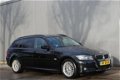 BMW 3-serie Touring - 318i High Executive | Automaat | Panorama | Navigatie | Xenon | Bluetooth - 1 - Thumbnail