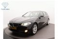 BMW 5-serie Touring - 528i Xdrive High Ex Orig.NL | Panodak | 4x4 | Nette auto | Veel opties - 1 - Thumbnail