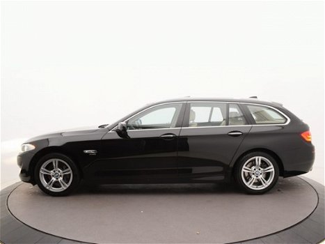 BMW 5-serie Touring - 528i Xdrive High Ex Orig.NL | Panodak | 4x4 | Nette auto | Veel opties - 1