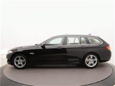 BMW 5-serie Touring - 528i Xdrive High Ex Orig.NL | Panodak | 4x4 | Nette auto | Veel opties