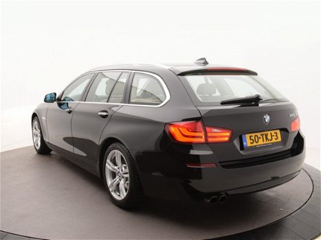 BMW 5-serie Touring - 528i Xdrive High Ex Orig.NL | Panodak | 4x4 | Nette auto | Veel opties - 1