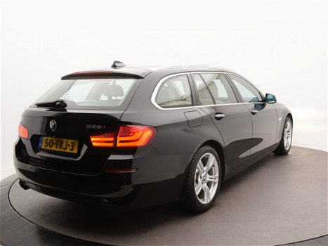 BMW 5-serie Touring - 528i Xdrive High Ex Orig.NL | Panodak | 4x4 | Nette auto | Veel opties - 1