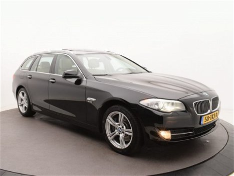 BMW 5-serie Touring - 528i Xdrive High Ex Orig.NL | Panodak | 4x4 | Nette auto | Veel opties - 1