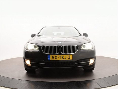 BMW 5-serie Touring - 528i Xdrive High Ex Orig.NL | Panodak | 4x4 | Nette auto | Veel opties - 1