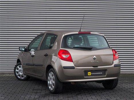 Renault Clio - 1.2-16V Special Line - 1