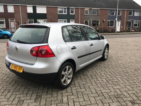 Volkswagen Golf - 1.6 FSI Trendline - 1