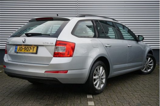 Skoda Octavia Combi - 1.2TSI/111PK Ambition Businessline DSG · Navigatie · Parkeersensoren · Cruise - 1