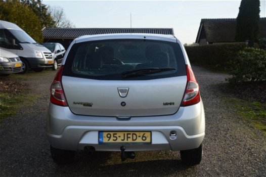 Dacia Sandero - 1.6 Lauréate Airco 5 Deurs uitvoering APK 2020 - 1