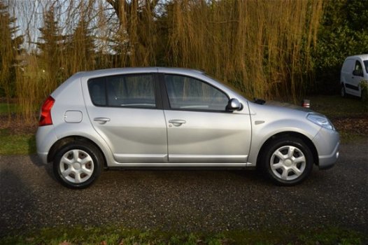 Dacia Sandero - 1.6 Lauréate Airco 5 Deurs uitvoering APK 2020 - 1