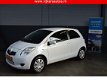 Toyota Yaris - 1.0 VVTi + Airco, Pdc, Carkit, 4xzgan All season banden, Usb aansluiting radio Alle b - 1 - Thumbnail