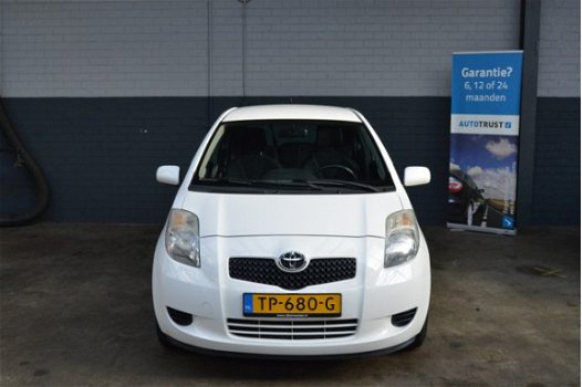 Toyota Yaris - 1.0 VVTi + Airco, Pdc, Carkit, 4xzgan All season banden, Usb aansluiting radio Alle b - 1