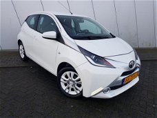 Toyota Aygo - 1.0 VVT-i x-pure | DEALER ONDERHOUDEN | AIRCO | NAVIGATIE |