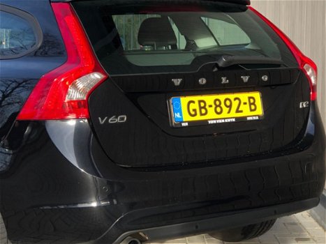 Volvo V60 - 1.6 D2 Kinetic 2015 Zwart *AUTOMAAT - 1