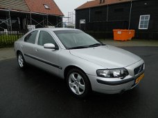 Volvo S60 - 2.5 T Geartronic AUTOMAAT LEER NAVI XENON YOUNGTIMER