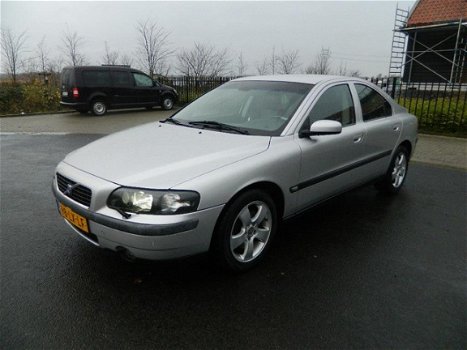 Volvo S60 - 2.5 T Geartronic AUTOMAAT LEER NAVI XENON YOUNGTIMER - 1