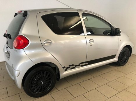 Toyota Aygo - 1.0-12V + AIRCO ELEK RAMEN CENT VERG UITGEBREID AUDIOSYS PRIVACY GLAS ZEER NETTE AUTO - 1