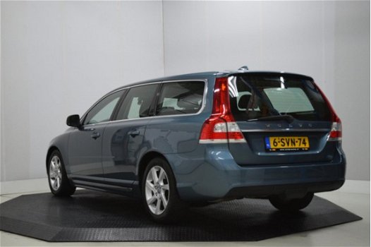 Volvo V70 - 1.6 D2 Kinetic Navi, Clima, Cruise, Pdc, Trekhaak, Mooie auto - 1