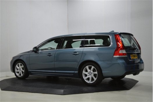 Volvo V70 - 1.6 D2 Kinetic Navi, Clima, Cruise, Pdc, Trekhaak, Mooie auto - 1