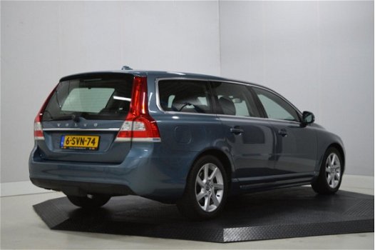 Volvo V70 - 1.6 D2 Kinetic Navi, Clima, Cruise, Pdc, Trekhaak, Mooie auto - 1