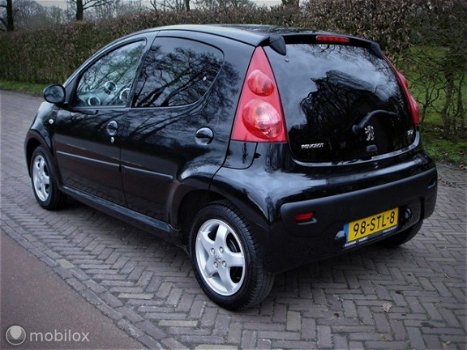 Peugeot 107 - 1.0-12V Black & Silver (Bj 2011') Nieuwstaat - 1