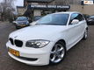 BMW 1-serie - 116i *PDC*SPORT ONDERSTEL*AIRCO*MULTI.F STUUR*CRUISR CONTROL*ELEKTR. RAMEN*BOEKJES - 1 - Thumbnail