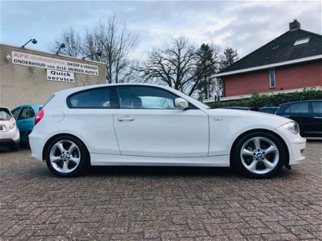 BMW 1-serie - 116i *PDC*SPORT ONDERSTEL*AIRCO*MULTI.F STUUR*CRUISR CONTROL*ELEKTR. RAMEN*BOEKJES - 1