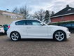 BMW 1-serie - 116i *PDC*SPORT ONDERSTEL*AIRCO*MULTI.F STUUR*CRUISR CONTROL*ELEKTR. RAMEN*BOEKJES - 1 - Thumbnail