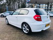 BMW 1-serie - 116i *PDC*SPORT ONDERSTEL*AIRCO*MULTI.F STUUR*CRUISR CONTROL*ELEKTR. RAMEN*BOEKJES - 1 - Thumbnail