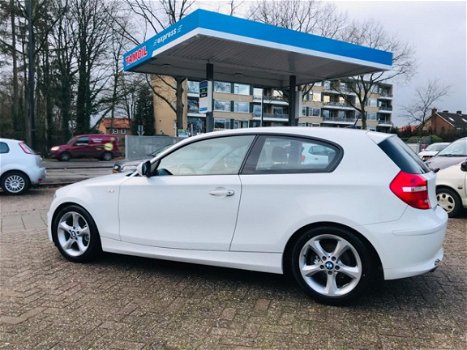 BMW 1-serie - 116i *PDC*SPORT ONDERSTEL*AIRCO*MULTI.F STUUR*CRUISR CONTROL*ELEKTR. RAMEN*BOEKJES - 1