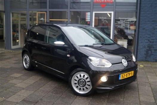 Volkswagen Up! - 1.0 high up BlueMotion / Airco / Pano / PDC / Cruise / N.A.P - 1