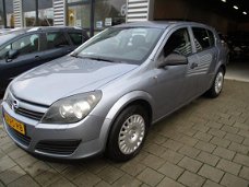 Opel Astra - 1.6 Essentia