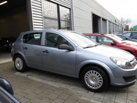 Opel Astra - 1.6 Essentia - 1